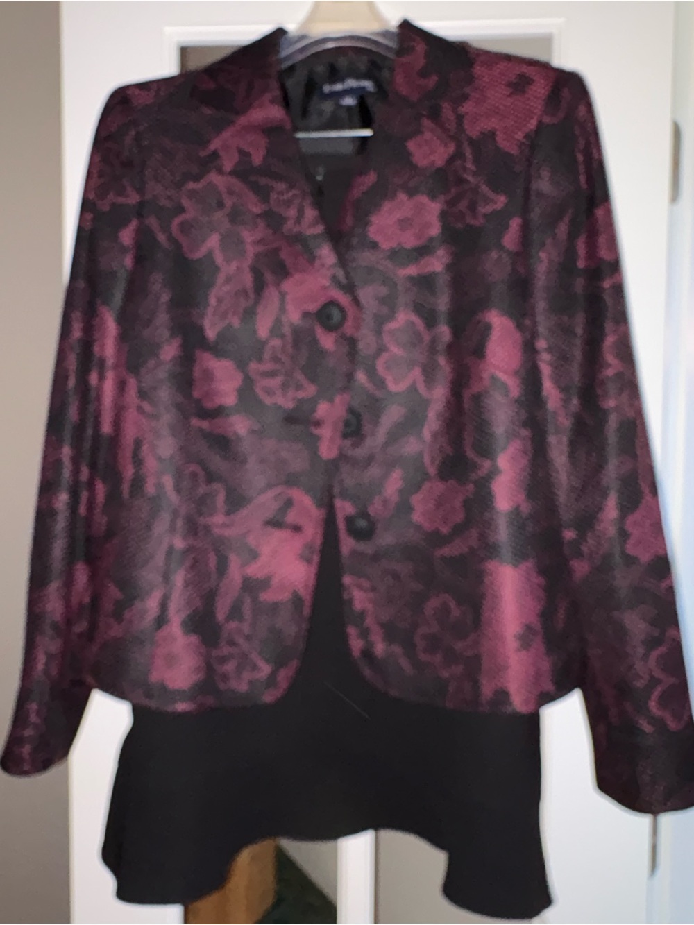 Evan Picone Black & Burgundy Floral Jacquard Blazer